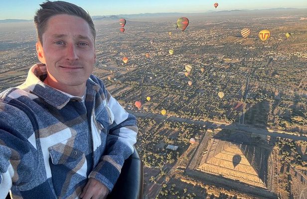 Balloon Flight + Natural Cave Breakfast + Pick up + Pyramids