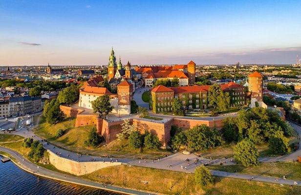 Krakow: Wawel Castle Guided Tour with Skip-The-Line Entry