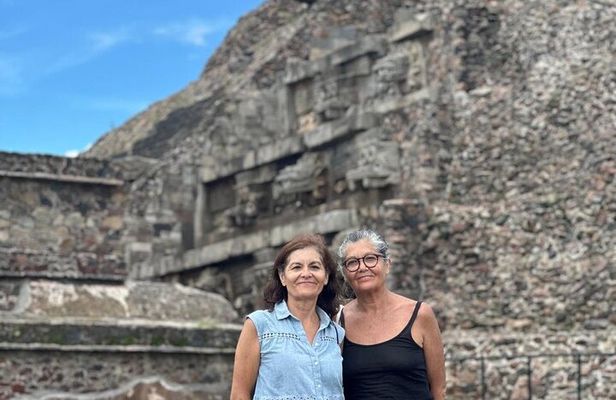 Teotihuacan Tour from CDMX with Transportation and Breakfast