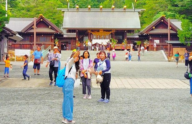 Hokkaido Shrine Guided Tour & Local Sweets