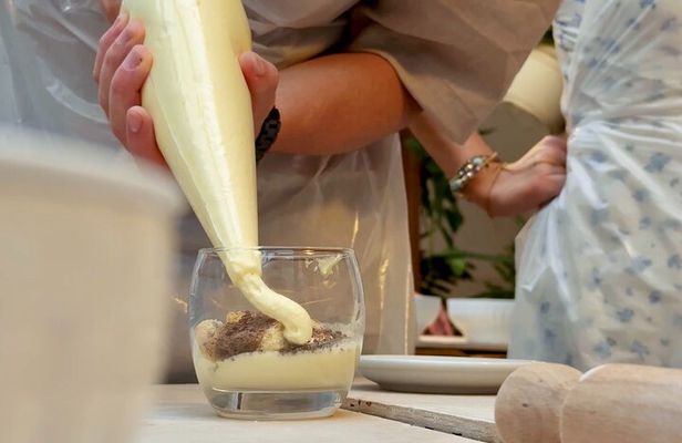 Naples Pizza Cooking Class in Local Restaurant