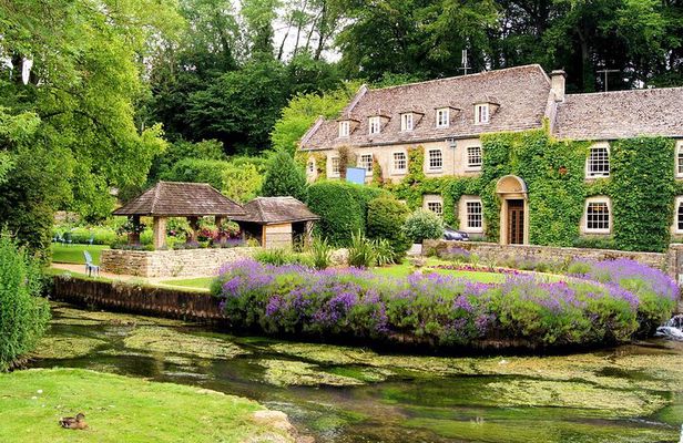 Cotswolds Villages and Countryside Full-Day Trip from London