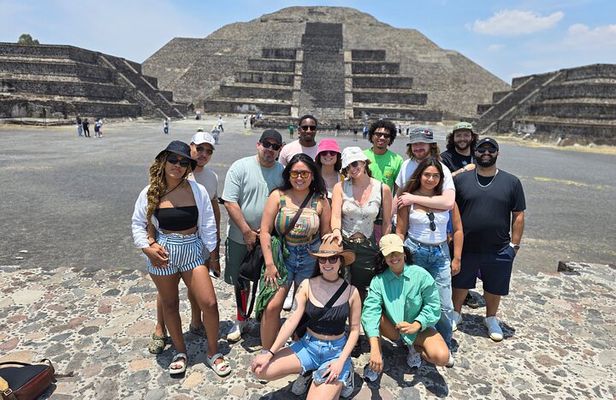 Guided Tour in the Pyramids of Teotihuacan with Breakfast