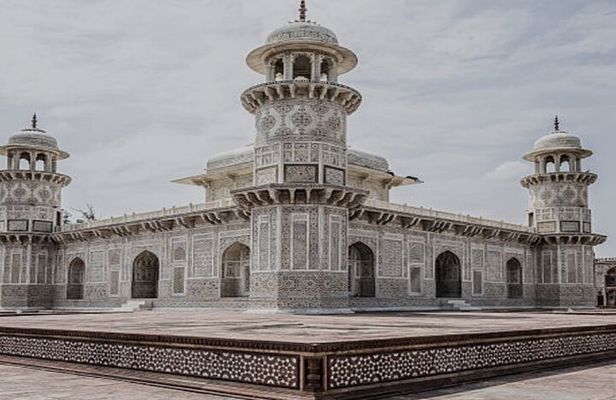 Same Day Taj Mahal and Agra Fort Tour from Delhi By Car