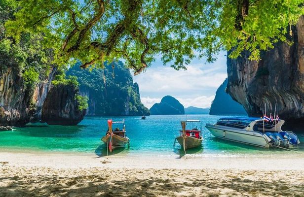 Private Speedboat Trip to Hong Islands From Krabi