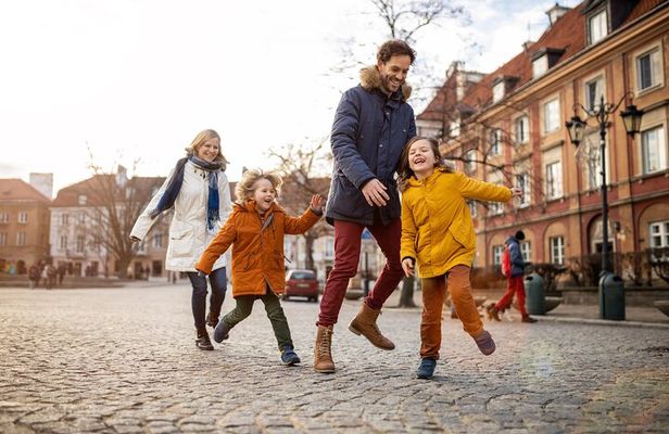 Private Family Tour of Krakow Old Town with Cruise Tickets