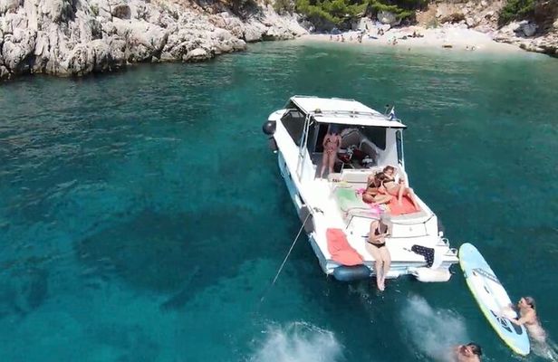 Red rocks & Hells' islands private getaway tour