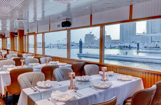 Dubai Marina: Sunset or Dinner Cruise with Live Shows & Open Bar