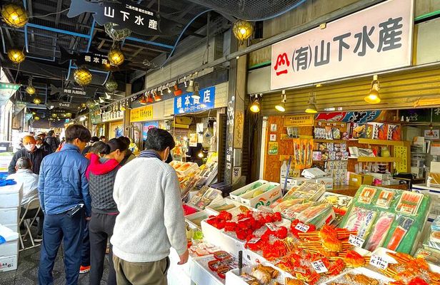 Sapporo: Nijo Market Guided Tour with Seafood Meal