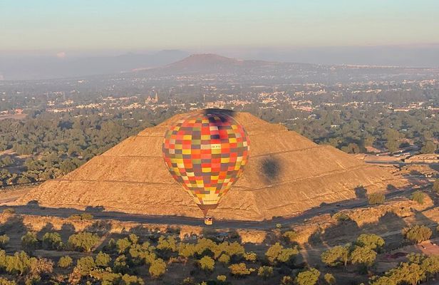 Eternal Experience : Balloon flight + breakfast + tour from CDMX