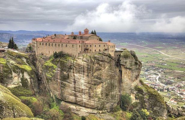 Delphi to Meteora and Thermopylae Tour