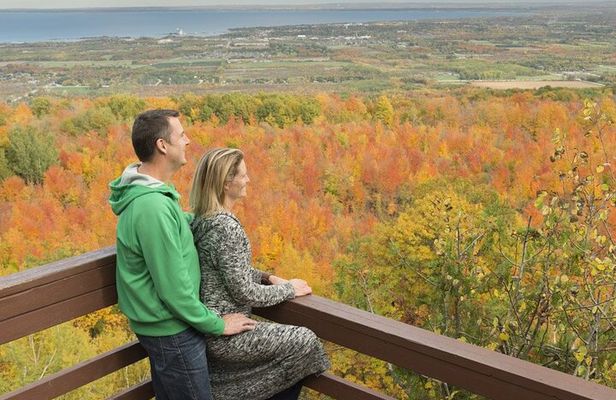 Blue Mountains Shuttle from Toronto – Village or Scenic Caves