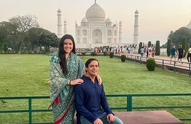 Taj Mahal, Agra Fort & Baby Taj Tour from Delhi with Meal