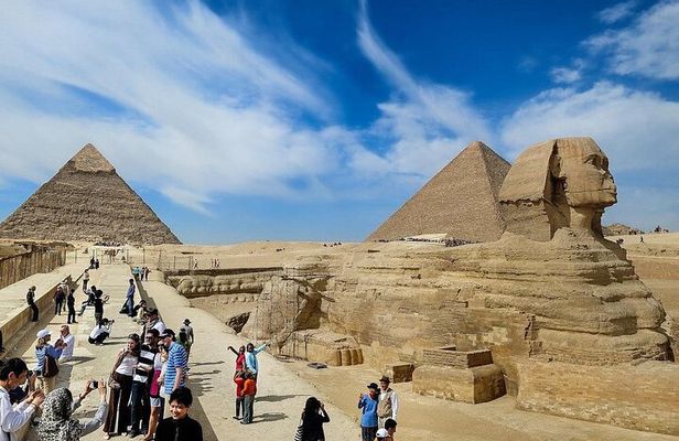 Explore Giza Pyramids and Egyptian Museum from Cairo Hotels