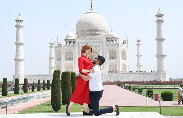 Visit Taj Mahal Agra Fort, Baby Taj & more in AC Disposal vehicle