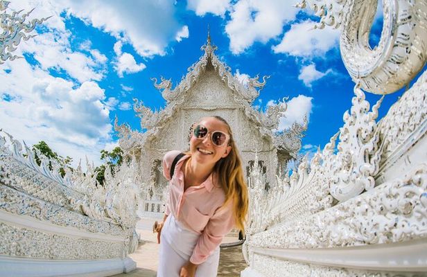 Chiang Rai: White, Blue, Red Temples and Long Neck Village Tour
