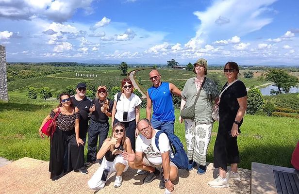 Best of Chiang Rai: 7 Major Sites & River View Buffet