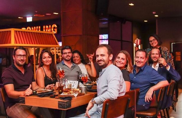 A Social Crawl Experience by Foot, 5 Pubs & Bars 1 Night in Dubai