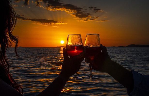 Mirissa Sunset Tour on a Luxury Speed Boat with Hotel Pickup