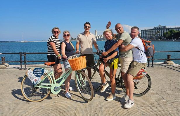 Bari: Guided Bike Tour with Local Tasting