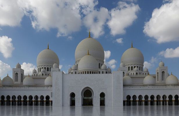 Private Abu Dhabi Tour from Dubai – Grand Mosque & Louvre Museum