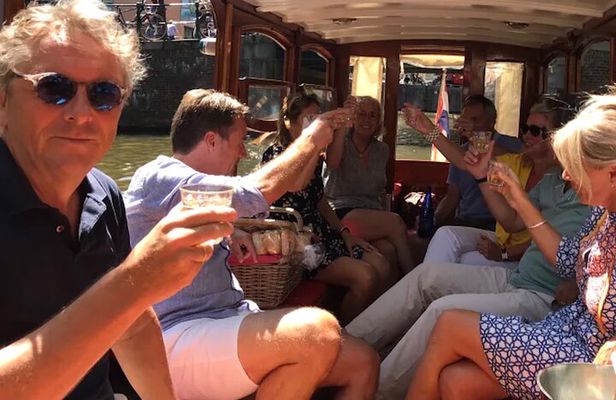 Amsterdam Highlights Canal Cruise with a Drink