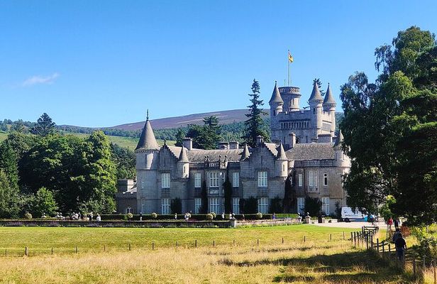 Aberdeen Private Tour: Balmoral Castle and Scenic Wonders