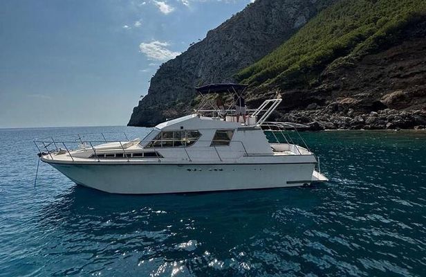 Mallorca Boat "Adventurer" Tour inc Drinks, SUP & Snorkel