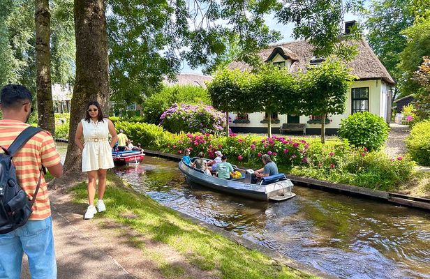 From Amsterdam to Giethoorn Day Trip & Guided Canal Cruise