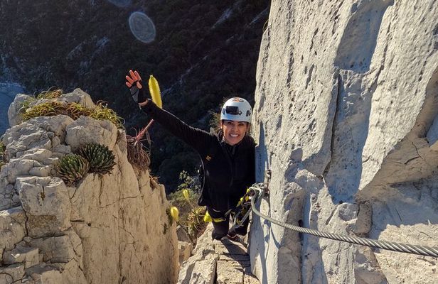 Rappels in Pico Licos with certified guides