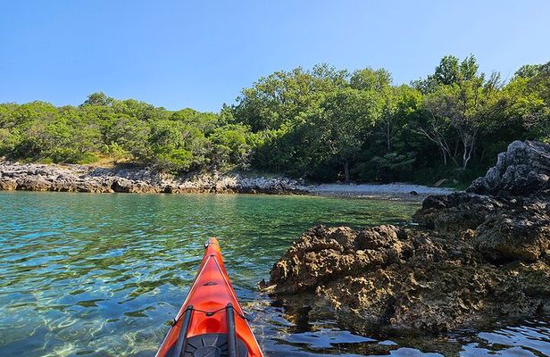 Guided Kayak Tour of Krk in Čavlena Cove