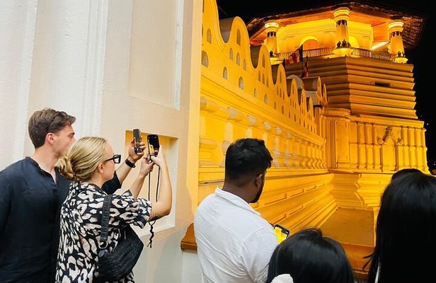 Kandy One Day Tour Temple of the Tooth, Gardens and Culture