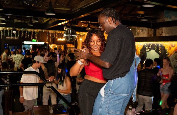 Salsa & Bachata Nightlife Tour in Medellín with a Local Dancer