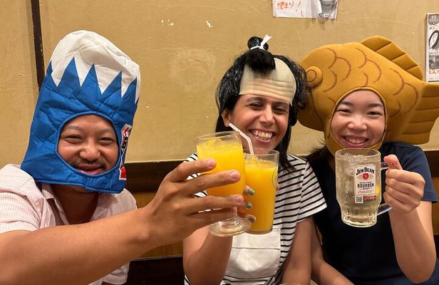 Tokyo Shinjuku Bar Hopping –Wagyu , Ramen & 7 Dishes