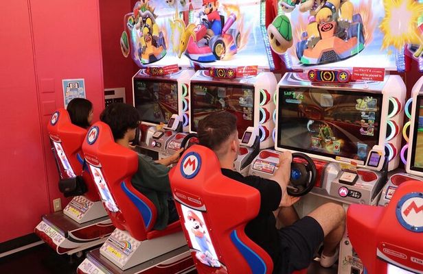 Akihabara Tour with Vintage Gaming Anime and Gachapon Experience