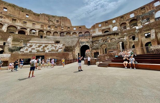 Colosseum Arena Palatine Hill and Roman Forum Tour
