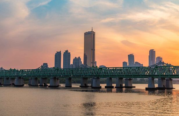Seoul Han River Sunset Bike Tour with Rainbow Fountain Show