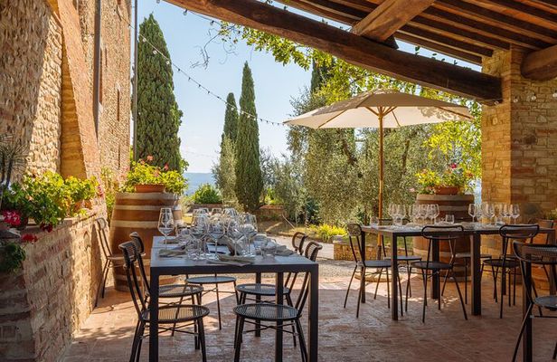 Art and Wine in the Heart of Chianti discover with us the tradition