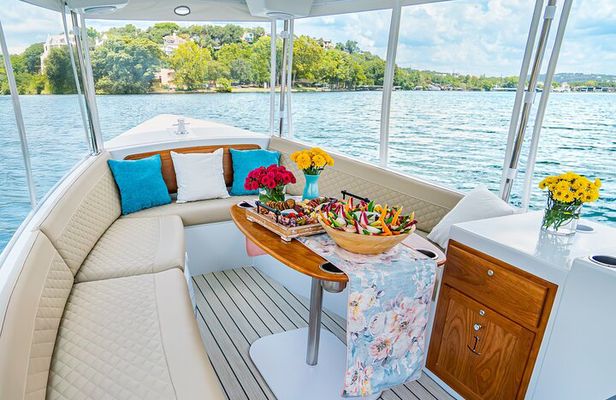 1 Hour Private Electric Duffy Cruise on Lake Austin