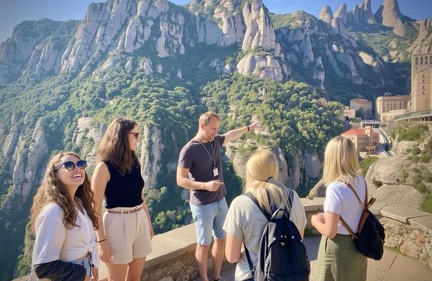 Barcelona to Montserrat Monastery: Tour, Transfers & Basilica
