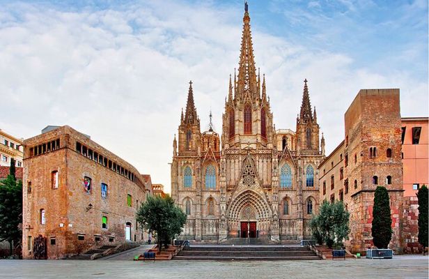 Barcelona Cathedral Priority Entry Ticket with Rooftop Access