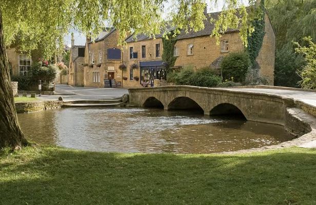 9 Hour Day Tour Cotswold's Villages from London