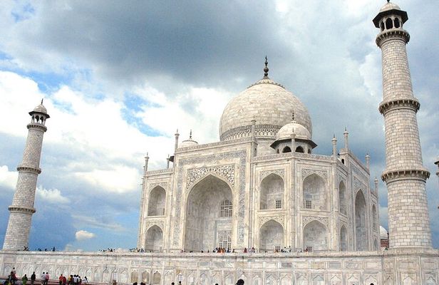 From Delhi : Safe & Secure Taj Mahal Premium Innova Car Day Tour 