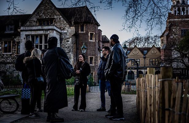 London Dark Walking Tour: Haunted Landmarks & Sinister Secrets
