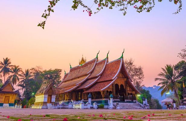 Luang Prabang Temples, Royal Palace & Night Market Private Tour