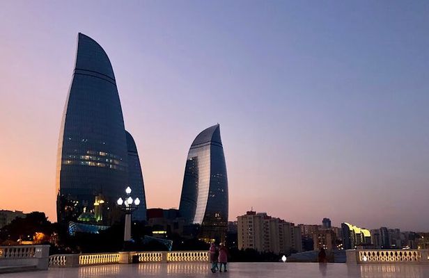 Discover Baku in Guided City Tour of Old Town Modern Landmarks
