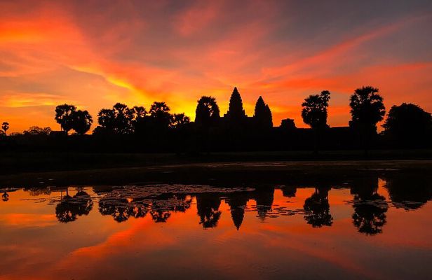 Full-Day Angkor Wat Sunrise Private Tour with Angkor Temples Pass