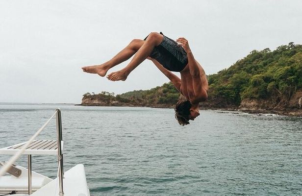 CR Tamarindo Catamaran Tour – Sunset Cruise, Open Bar & Snorkel