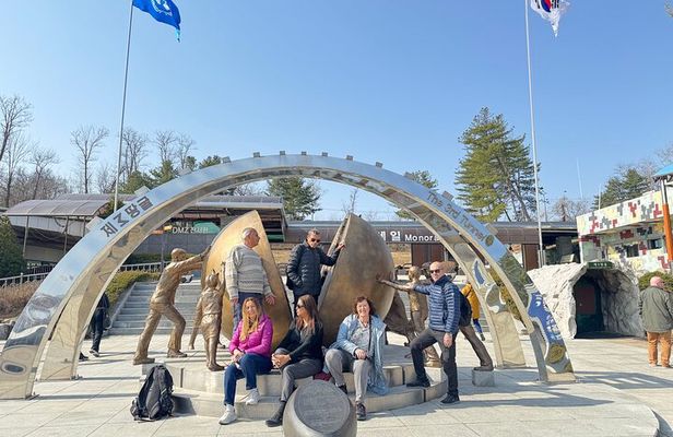 Korea DMZ Private Tour with War Memorial Tour as Service