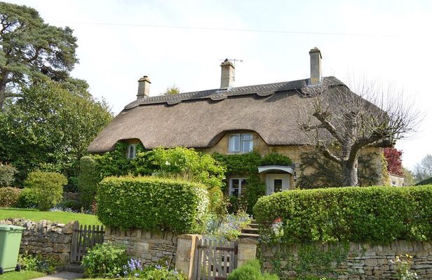 Private Full Day Cotswolds Tour from London Historic Towns